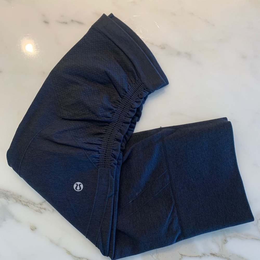 Lululemon Women's Grey The Flow Bunched Capri Leggings